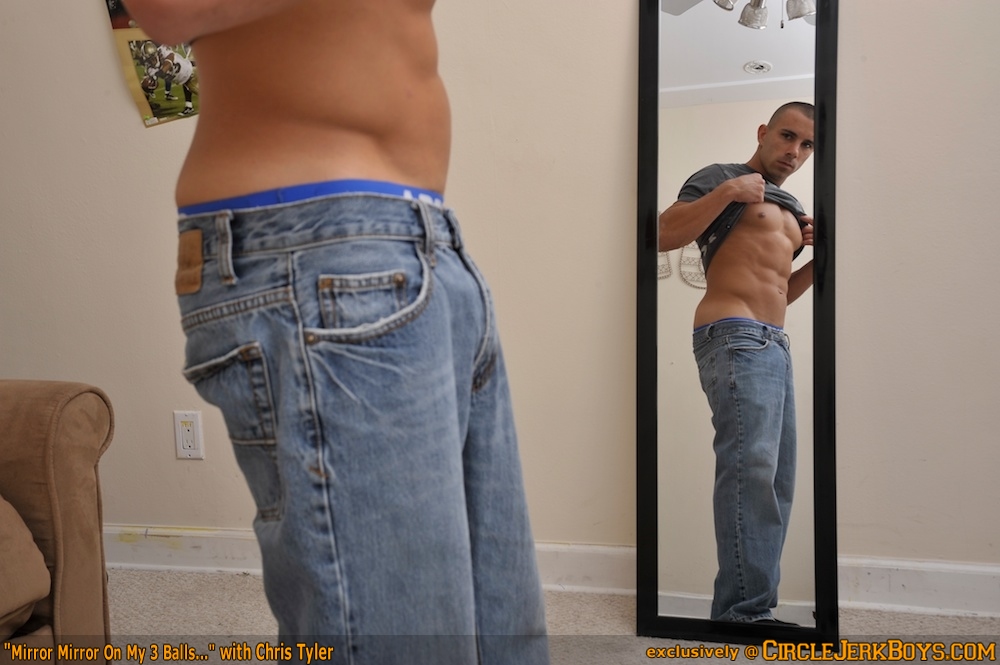 Poppers and A Nude Hunks Having A Circle Jerk How Sexy From Our Gay Porn Blog